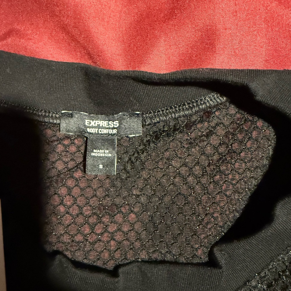 Fitted Mesh Crew Neck Twist Front Bodysuit - Picture 2 of 3